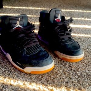 Jordan 4’s size 9